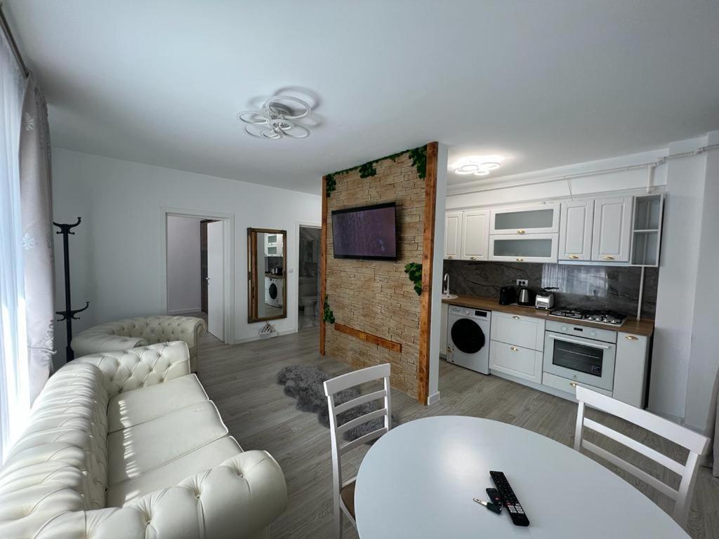 Urban Apartments And Studios - City Center ยาช ภายนอก รูปภาพ