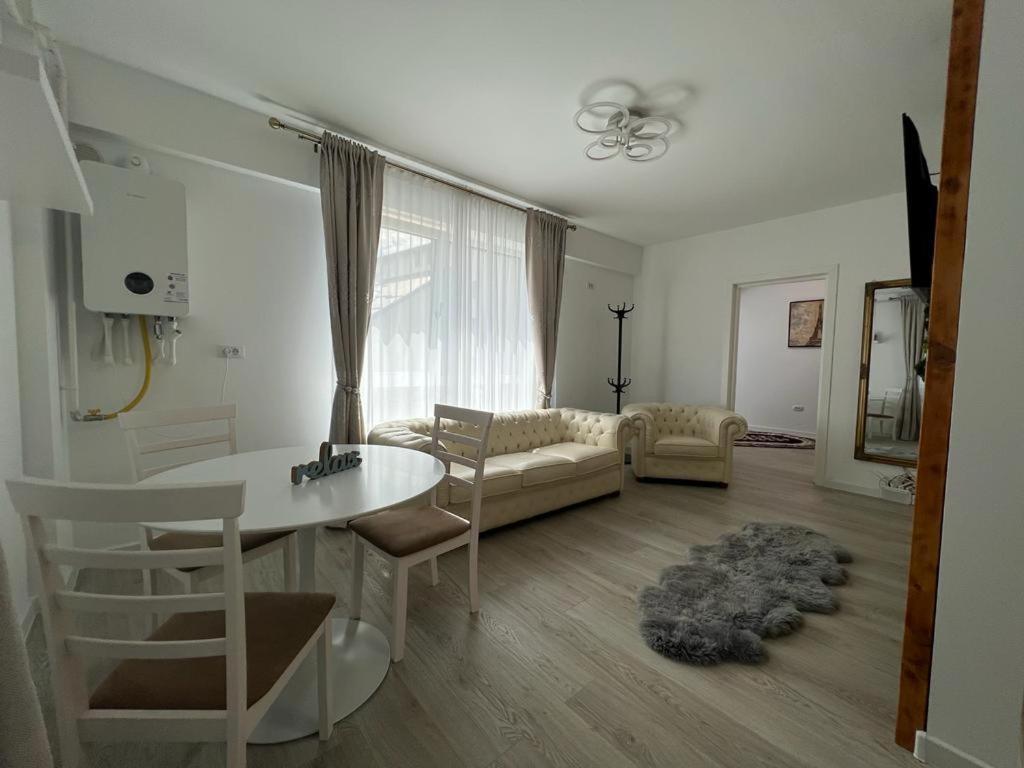 Urban Apartments And Studios - City Center ยาช ภายนอก รูปภาพ