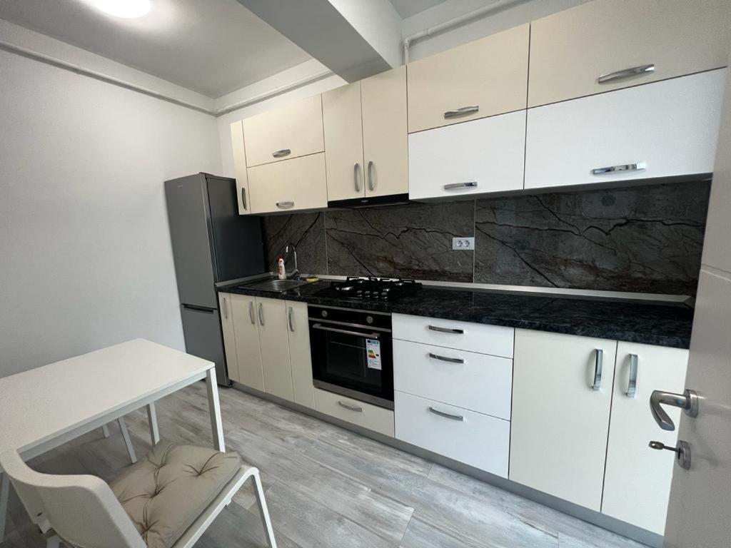 Urban Apartments And Studios - City Center ยาช ภายนอก รูปภาพ