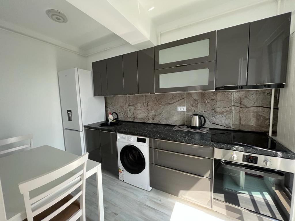 Urban Apartments And Studios - City Center ยาช ภายนอก รูปภาพ