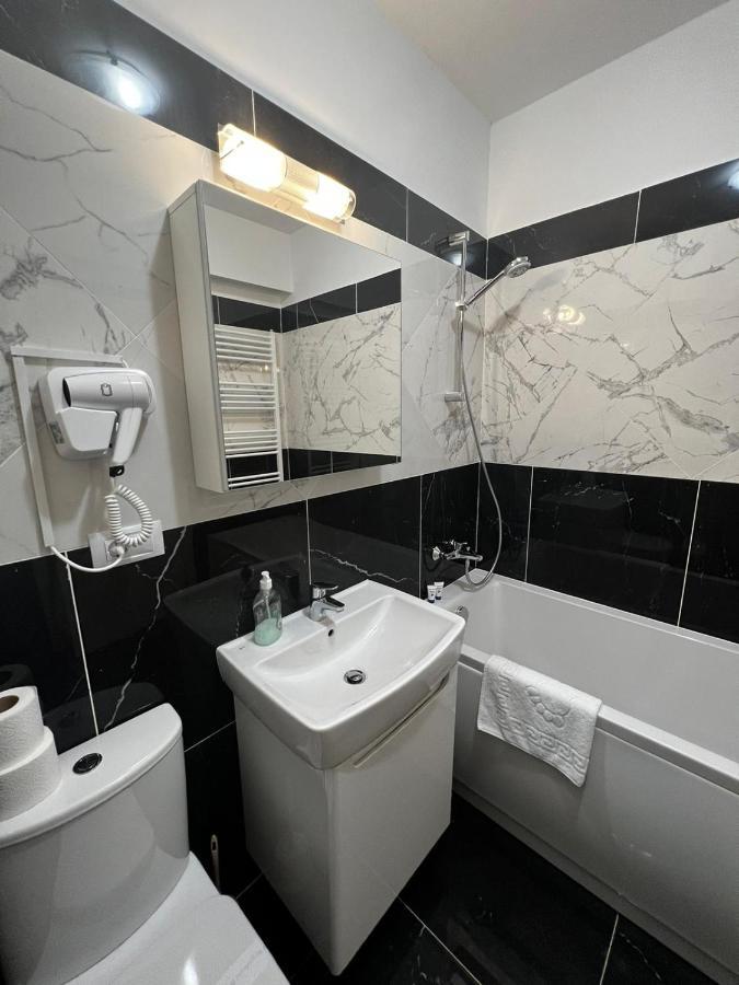 Urban Apartments And Studios - City Center ยาช ภายนอก รูปภาพ
