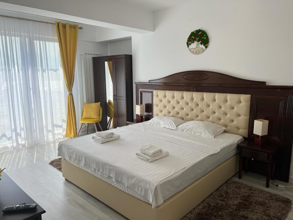 Urban Apartments And Studios - City Center ยาช ภายนอก รูปภาพ