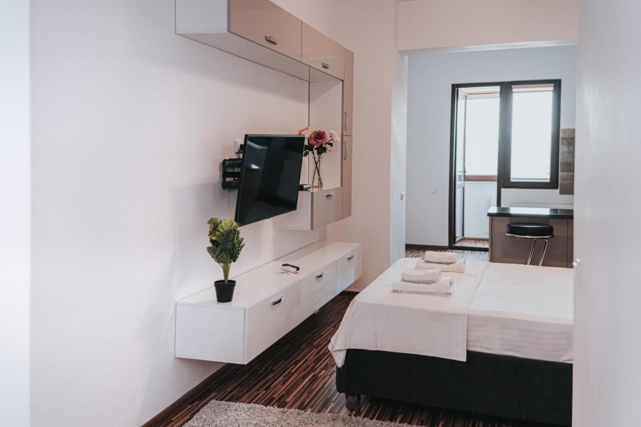 Urban Apartments And Studios - City Center ยาช ภายนอก รูปภาพ