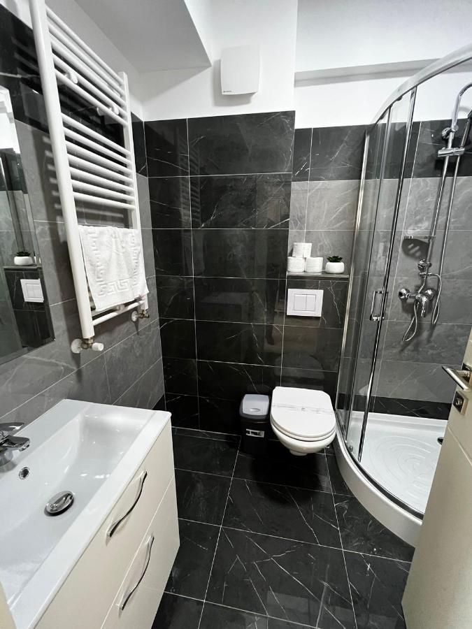 Urban Apartments And Studios - City Center ยาช ภายนอก รูปภาพ