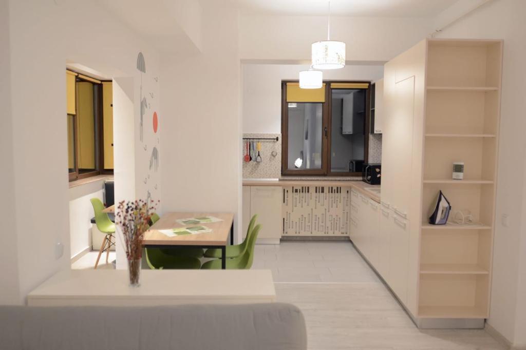 Urban Apartments And Studios - City Center ยาช ภายนอก รูปภาพ