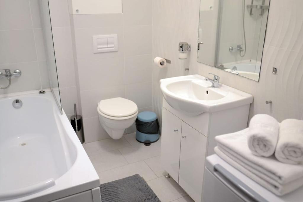 Urban Apartments And Studios - City Center ยาช ภายนอก รูปภาพ
